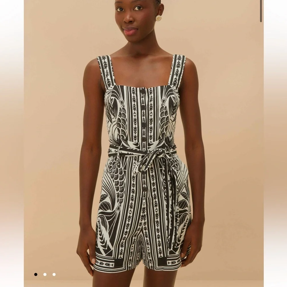 new Farm Off-White Monochrome Elegance Scarf Lenzing™ Ecovero™ Euroflax™ Romper